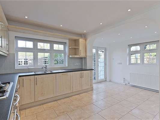 House The Knoll in Elmbridge