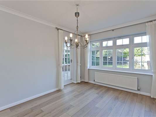 House The Knoll in Elmbridge