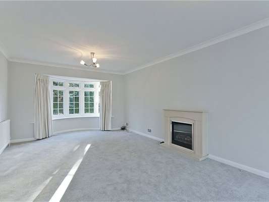 House The Knoll in Elmbridge