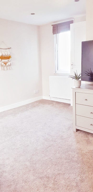 Room Darwin Road in Greater London