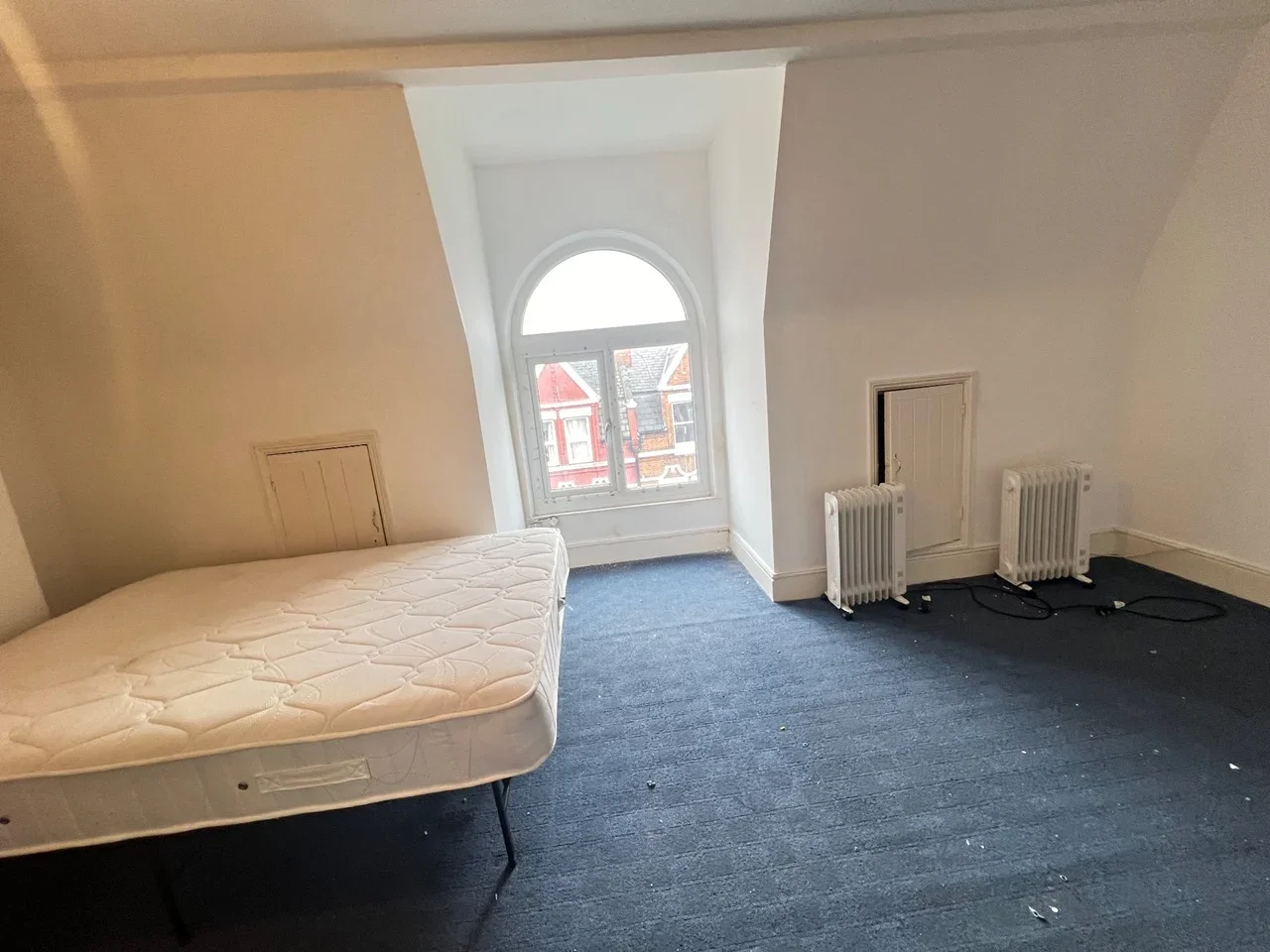 Flat Middle Lane Mews in Greater London