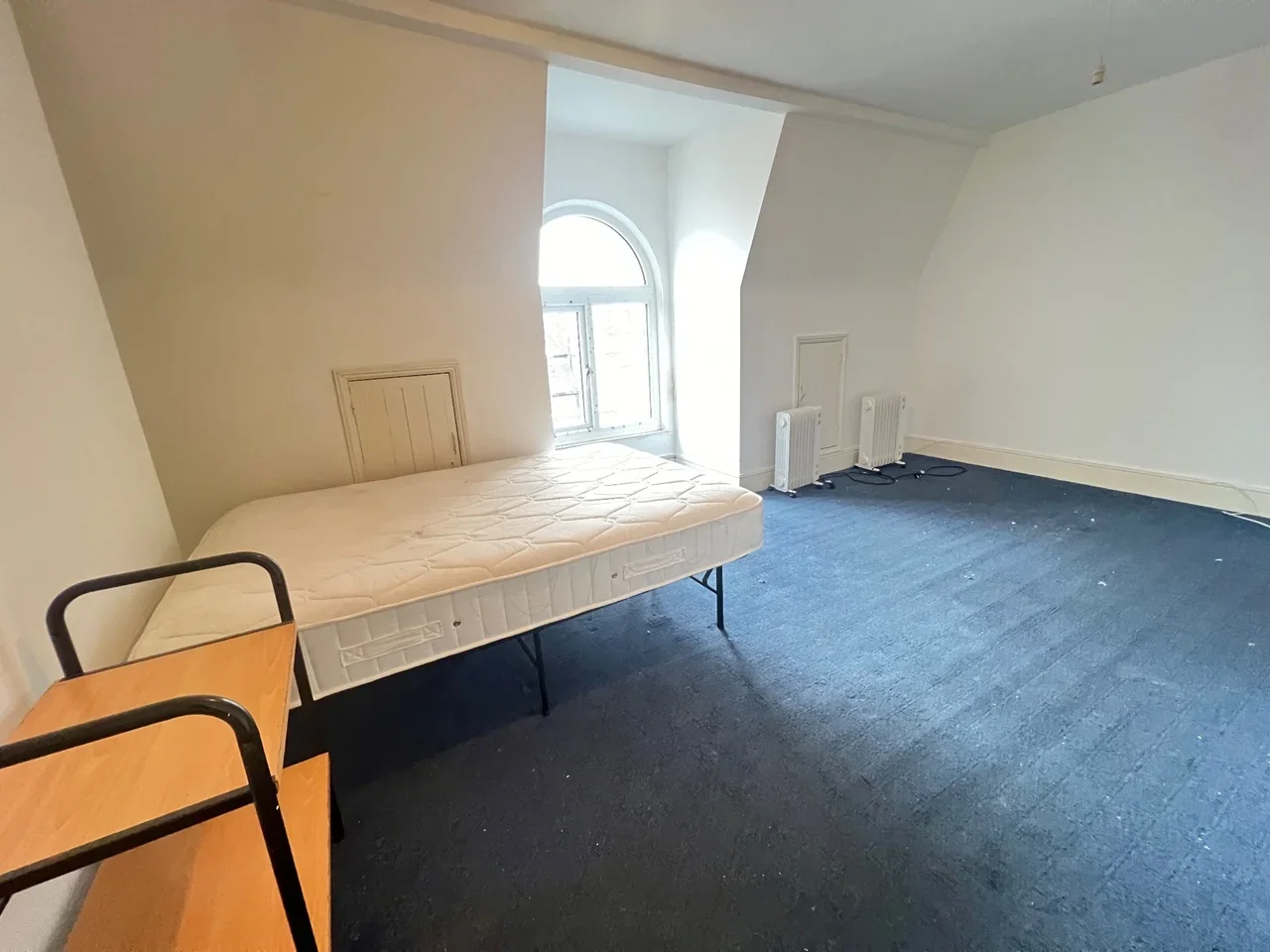 Flat Middle Lane Mews in Greater London