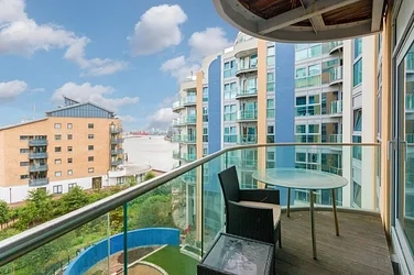 Flat Bridges Court in Greater London