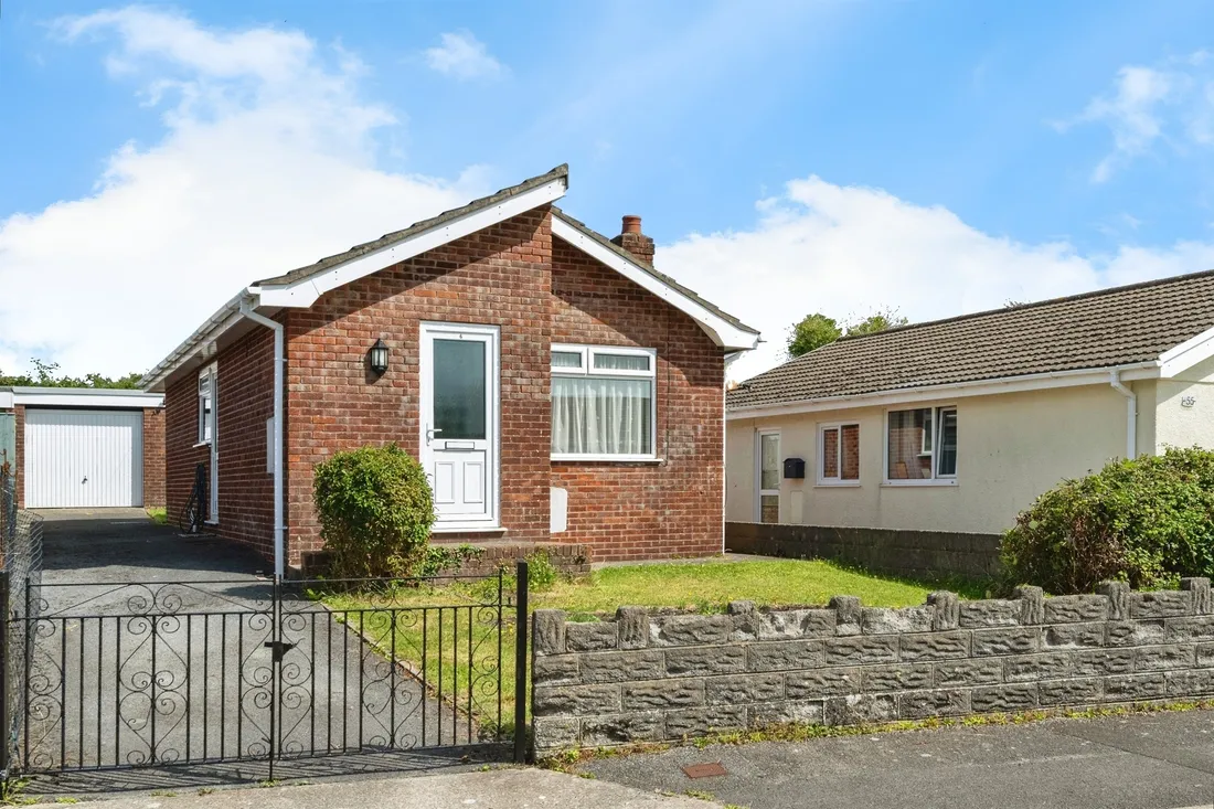 House Pencaerfenni Park in Crofty