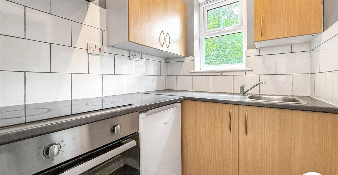 Flat Leafy Lane in Maidstone