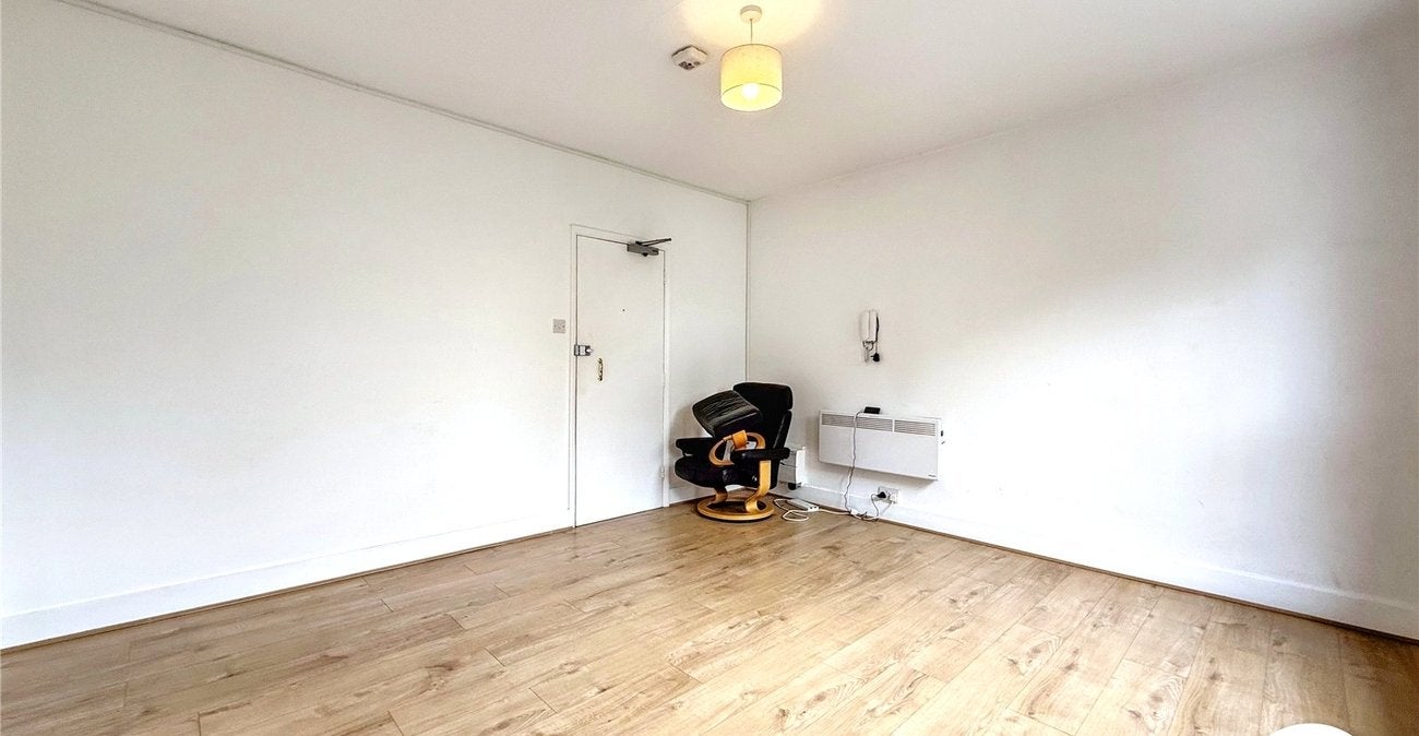 Flat Leafy Lane in Maidstone