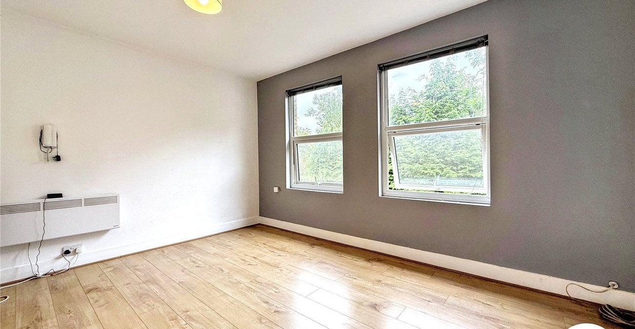 Flat Leafy Lane in Maidstone