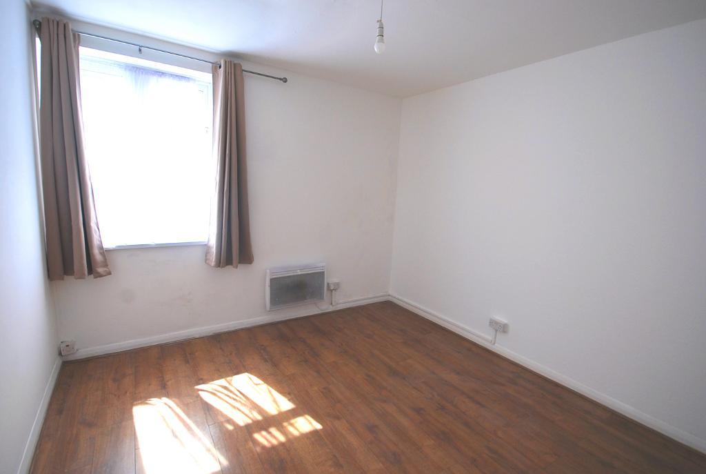 Flat London Road in Greater London