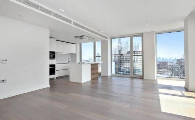 Flat Hatfields in Greater London