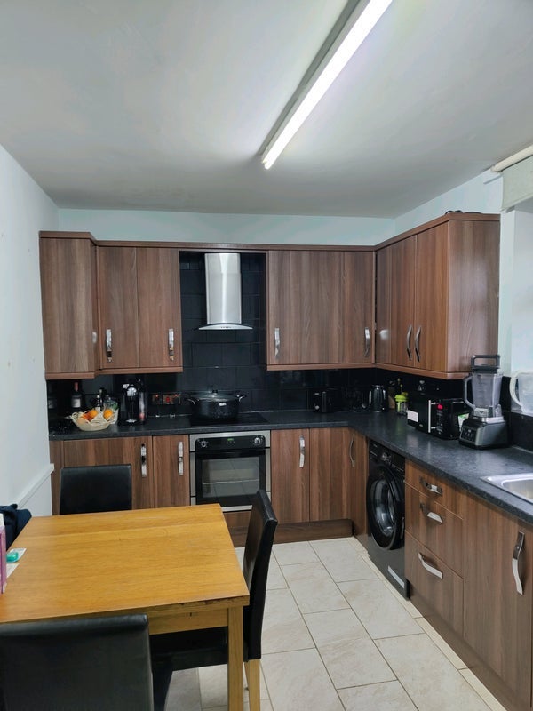 Room Homerton Road in Greater London