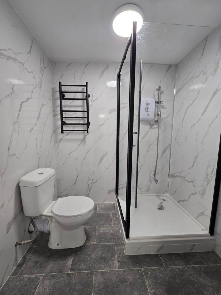 Flat Hazelbank Road in Greater London
