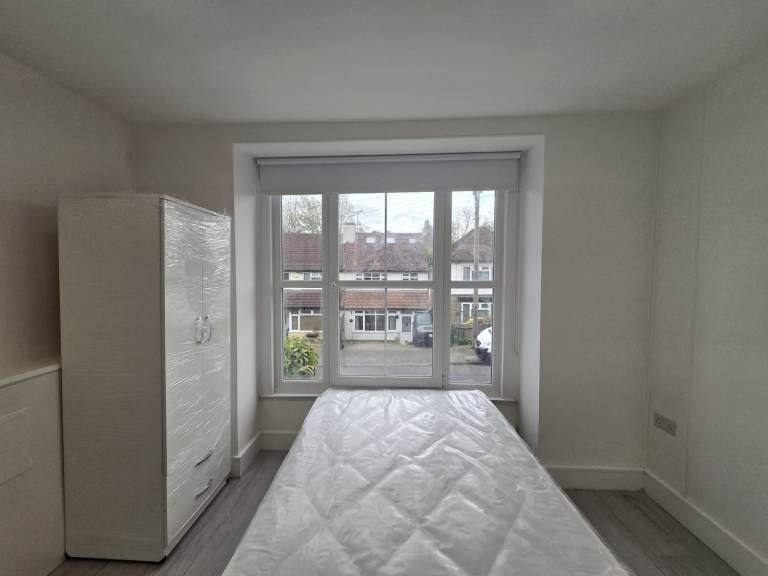 Flat Hazelbank Road in Greater London