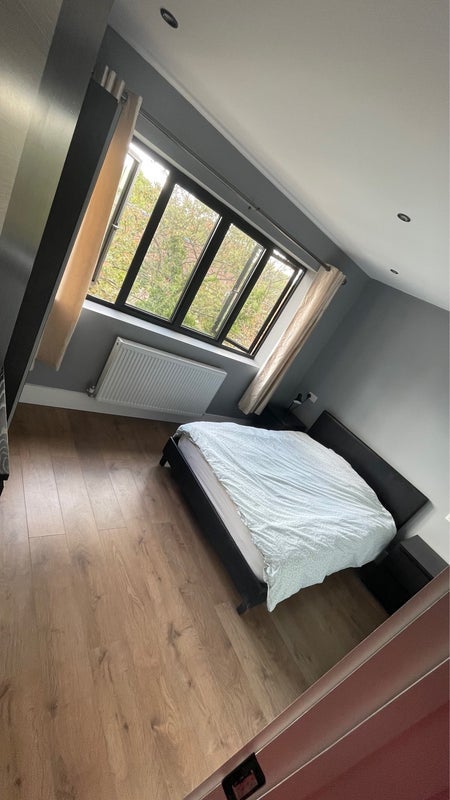 Room The Green in Slough
