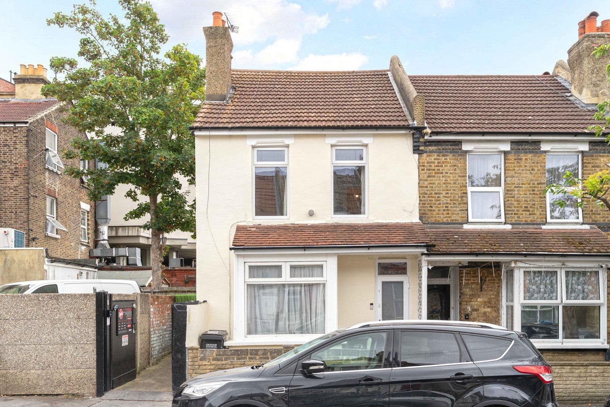 House Pemdevon Road in Greater London