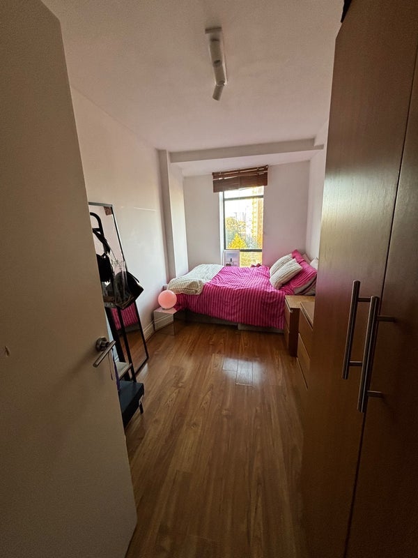 Flat Valentia Place in Greater London