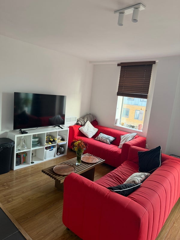 Flat Valentia Place in Greater London