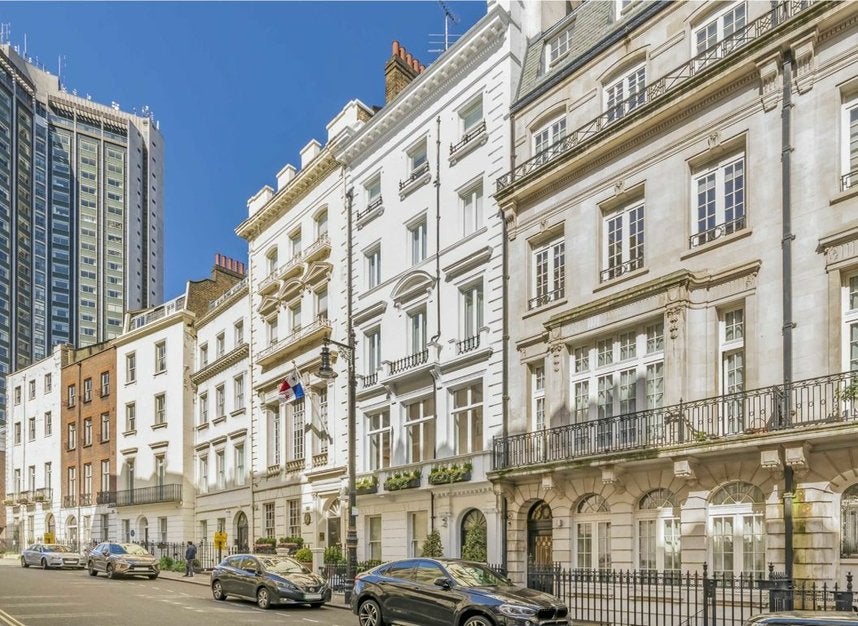 Flat Hertford Street in London