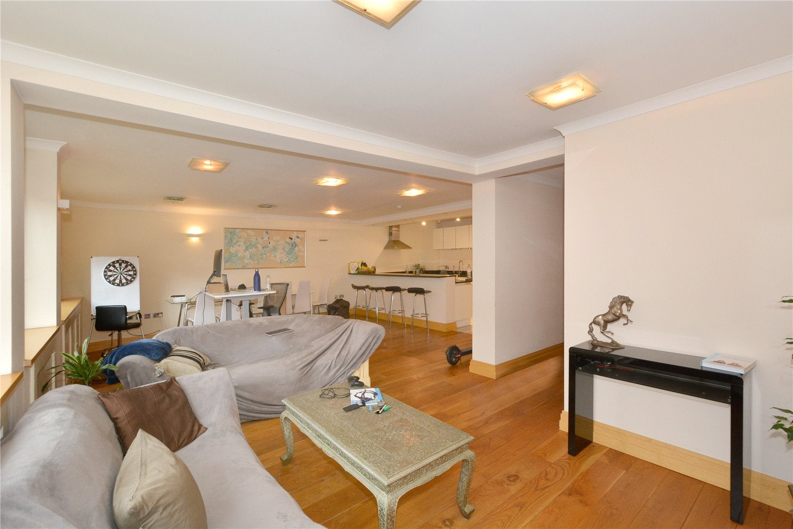 Flat Queen's Terrace in City of Westminster