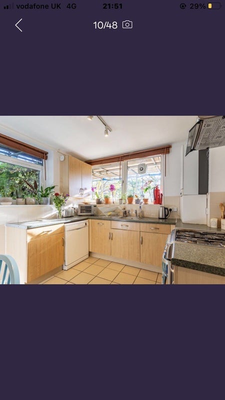 Room Pownall Road in Greater London