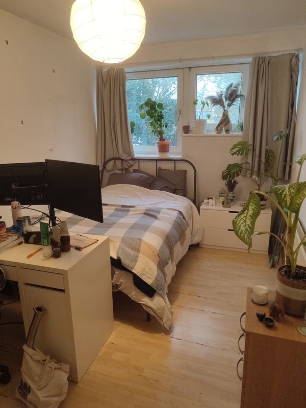 Room Pownall Road in Greater London