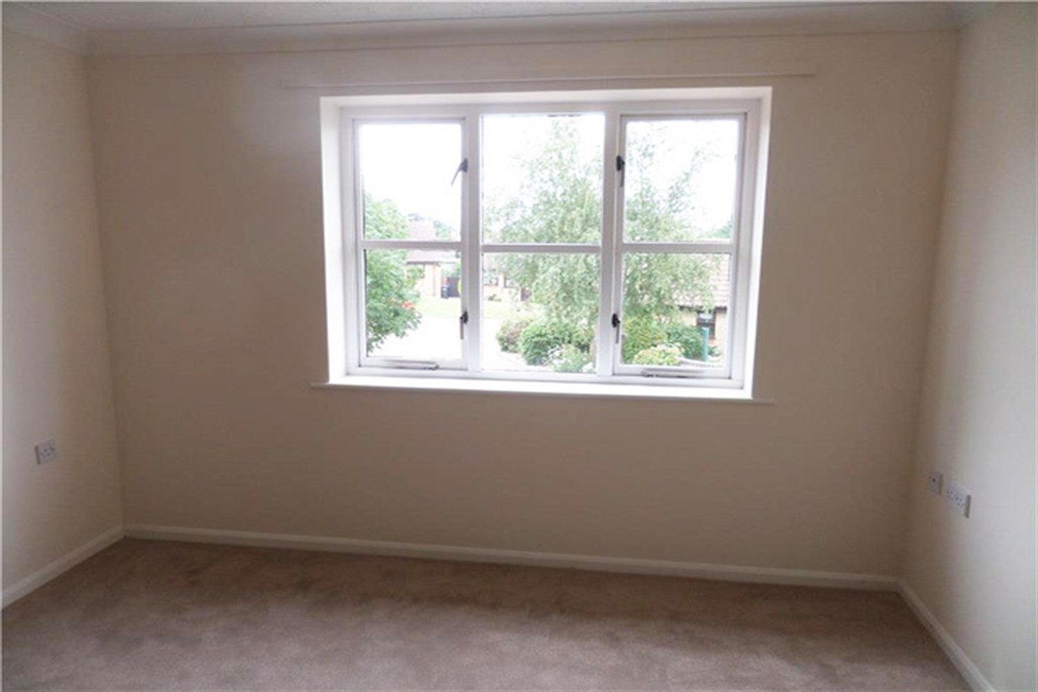 Flat Normanston Drive in East Suffolk
