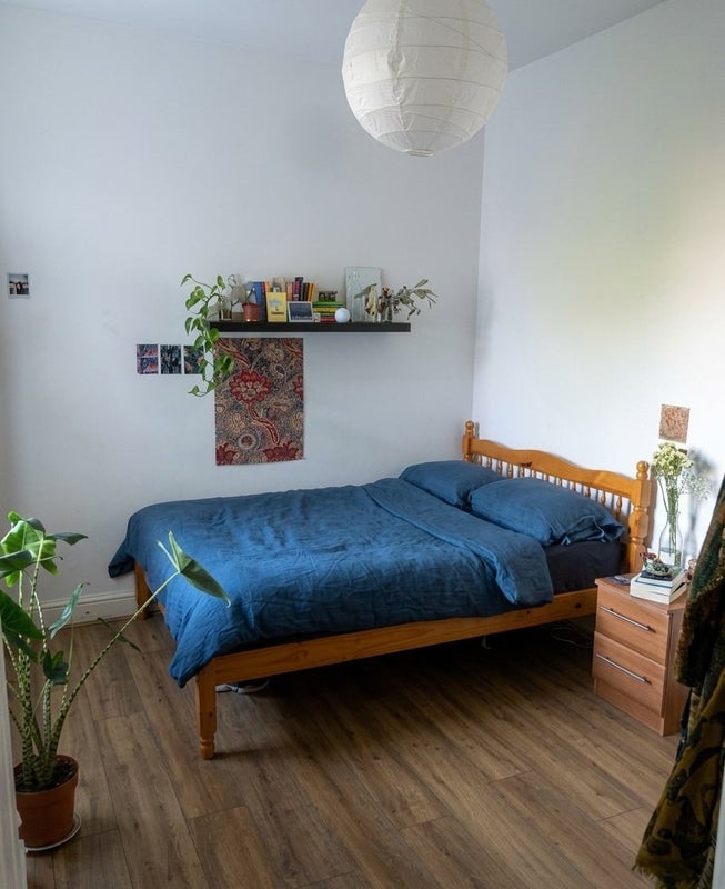 Room Durley Road in Greater London