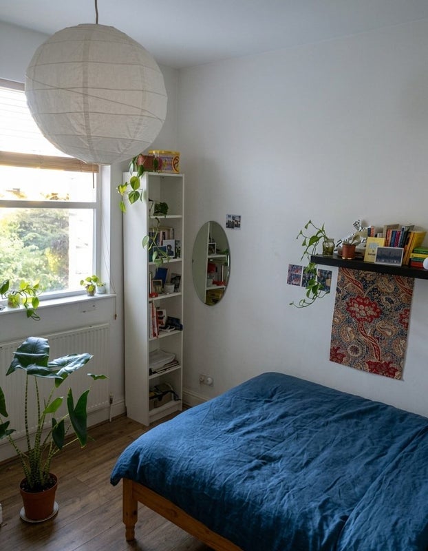 Room Durley Road in Greater London