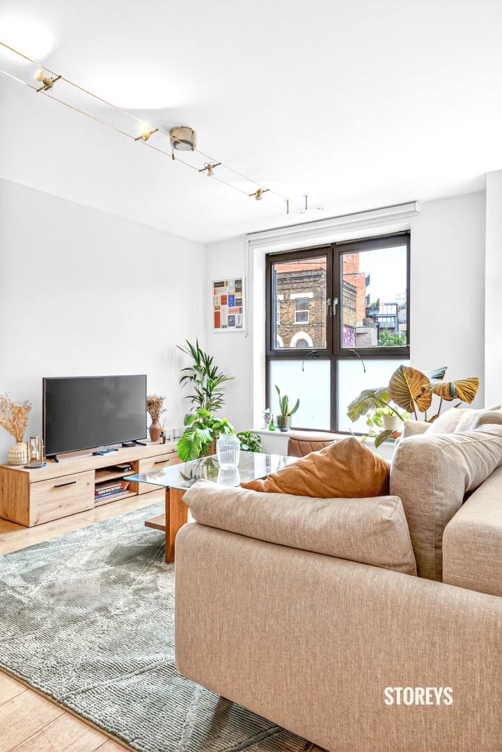 Flat Mare Street in Greater London