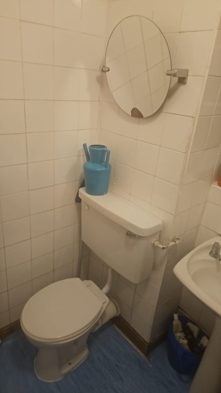 Room Crowden Way in Greater London