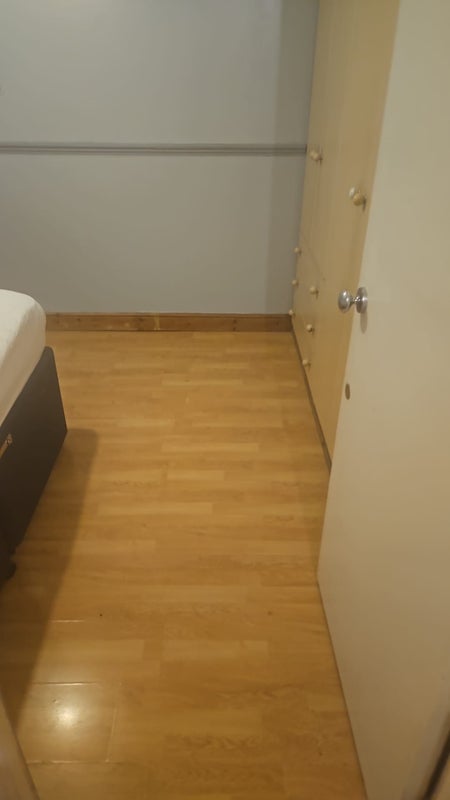 Room Crowden Way in Greater London