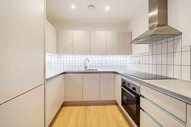 Flat Mizzen Street in Greater London