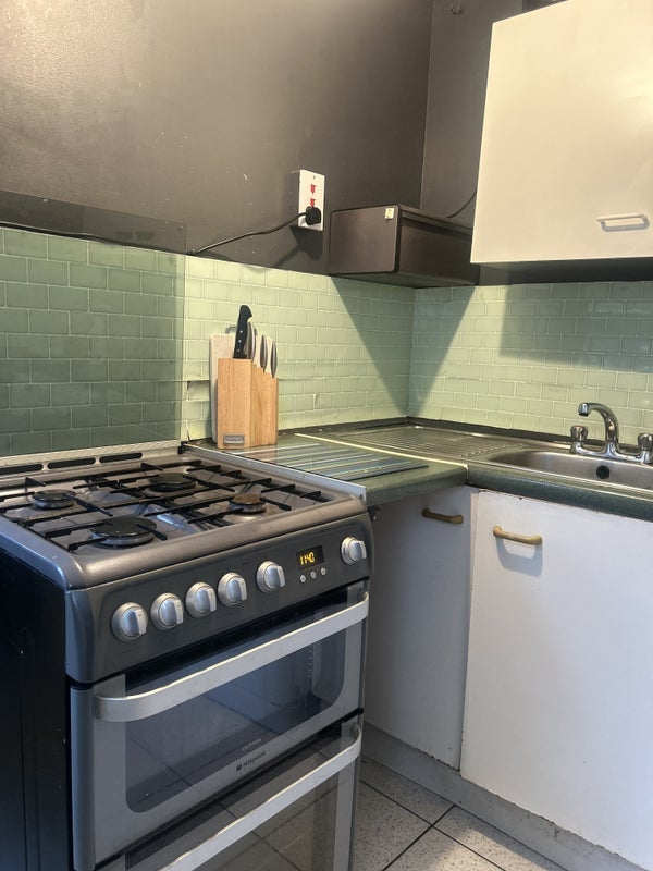 Room Elderfield Road in Greater London
