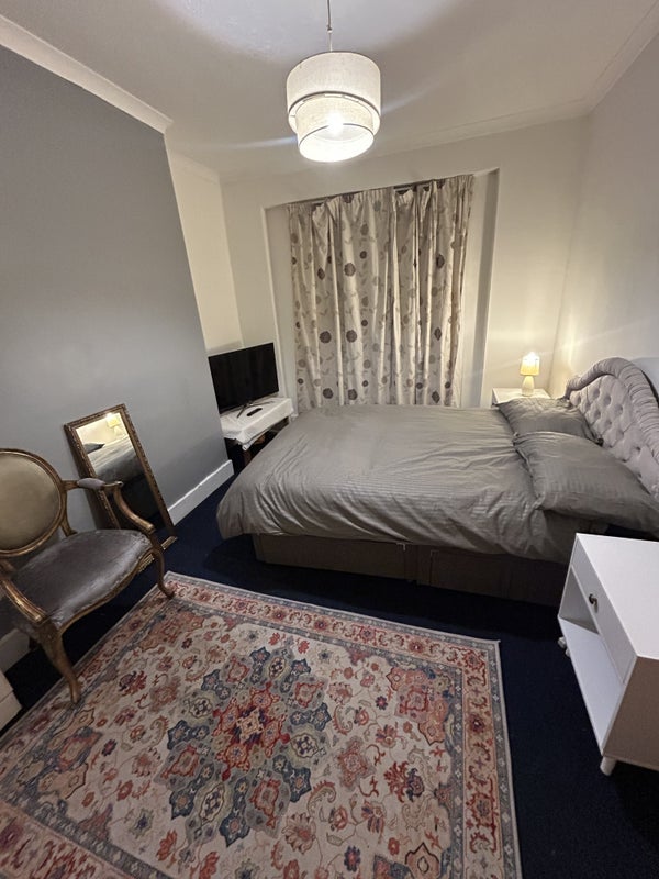 Room Elderfield Road in Greater London