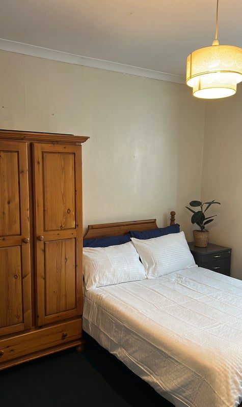 Room Elderfield Road in Greater London