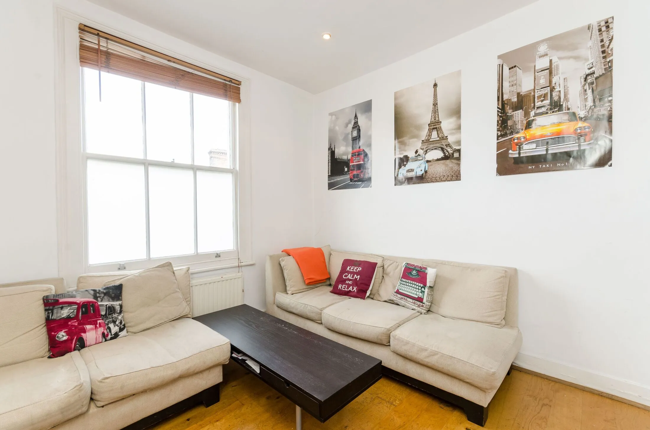 Flat Hugon Road in Greater London