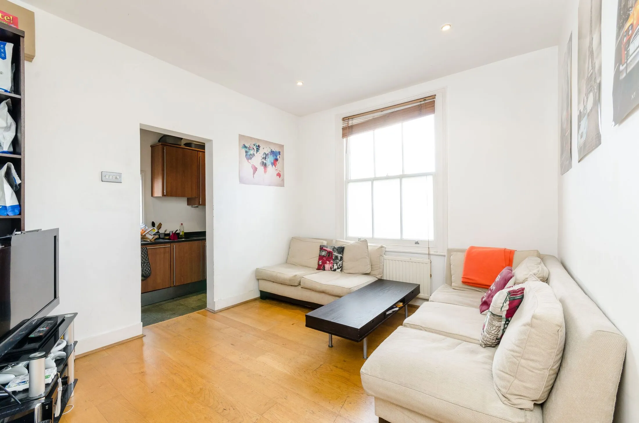Flat Hugon Road in Greater London
