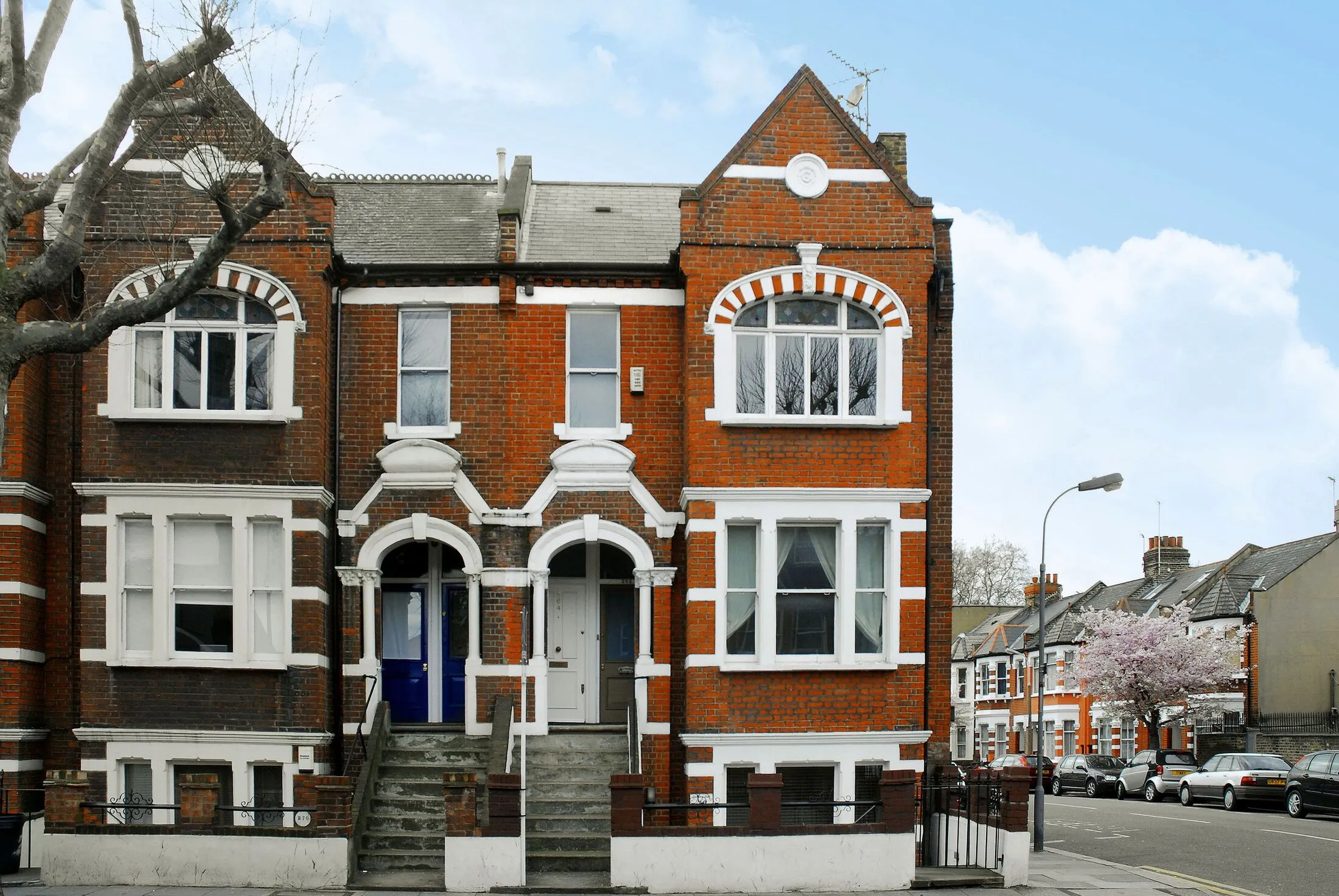 Flat Hugon Road in Greater London