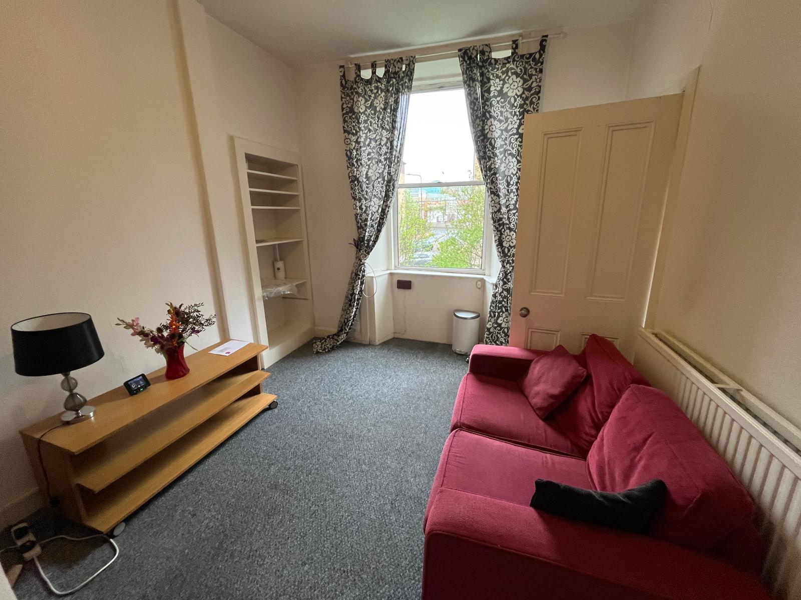 Flat Dalgety Avenue in City of Edinburgh