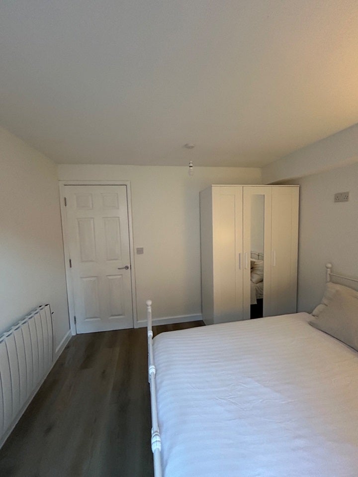 Room Pear Tree Avenue in Bristol