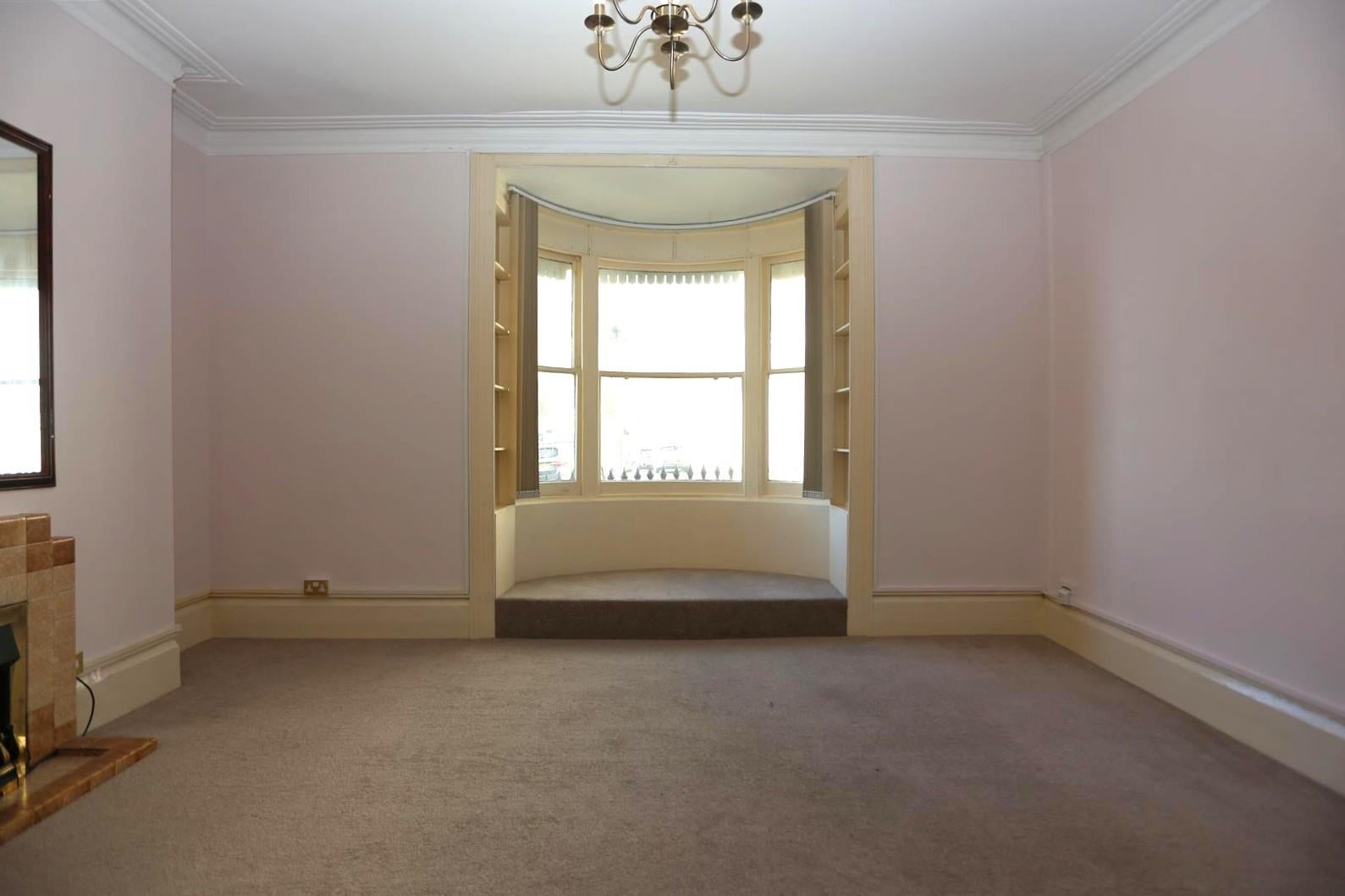 Flat Marine Square in Brighton