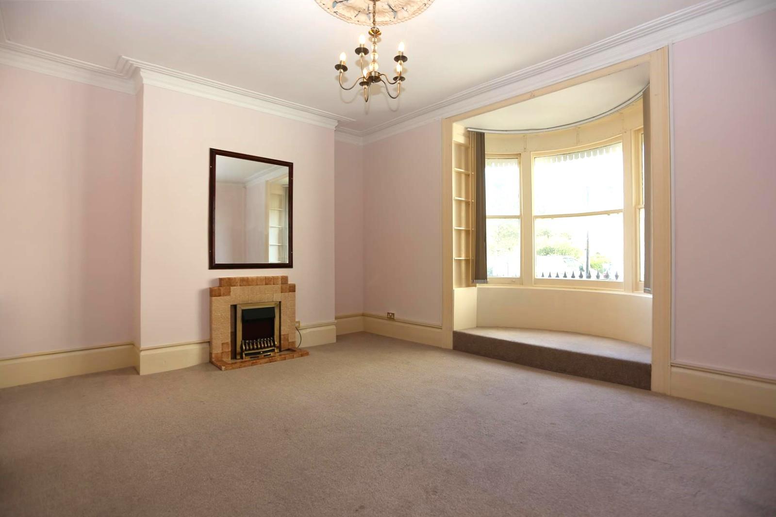 Flat Marine Square in Brighton
