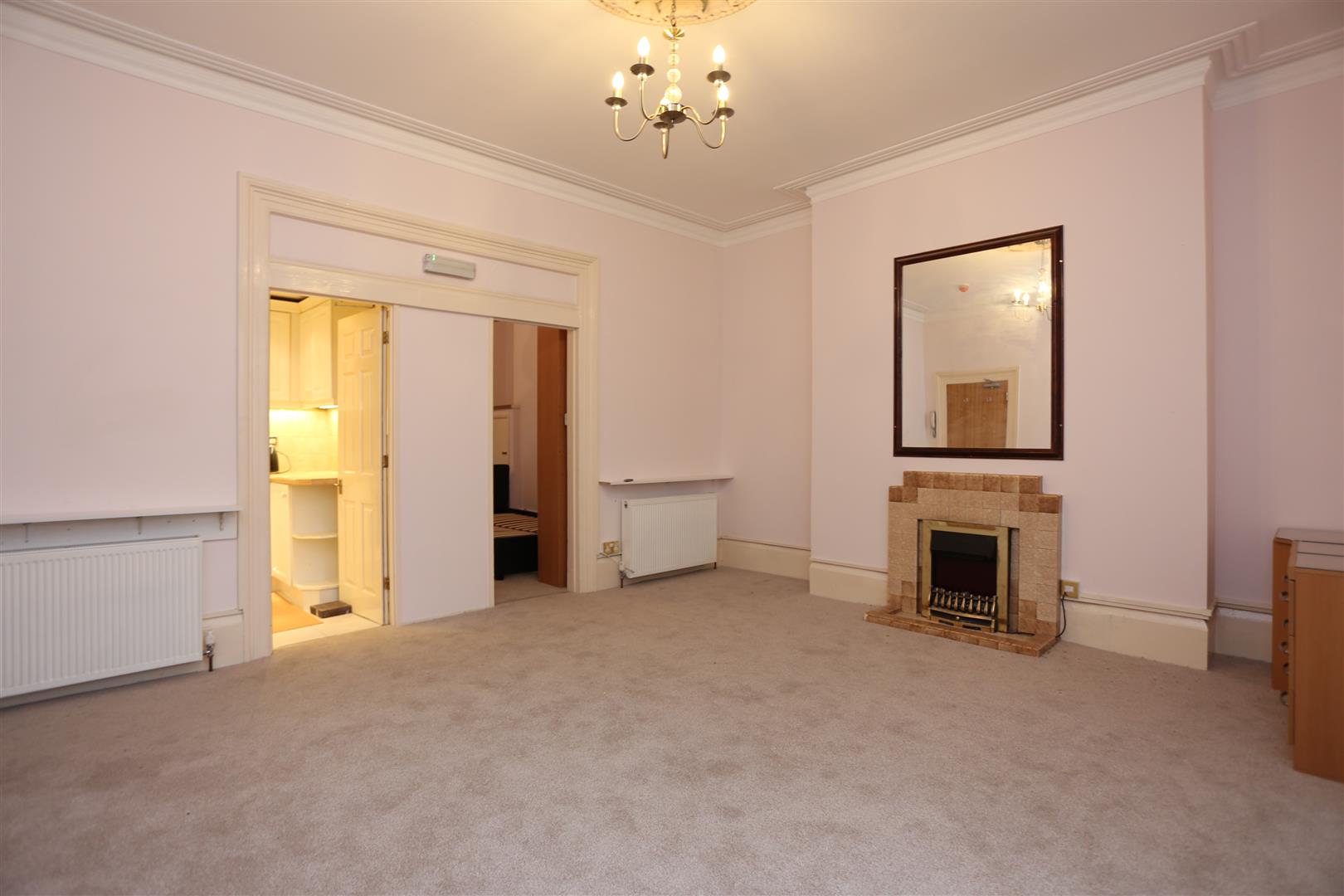 Flat Marine Square in Brighton