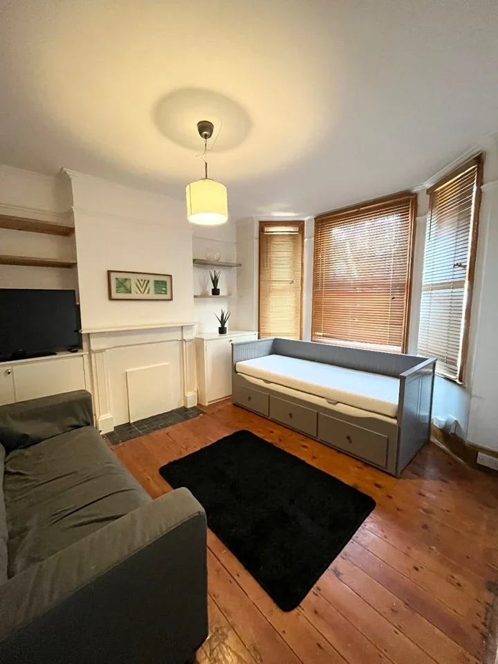 Flat Oxford Avenue in Greater London