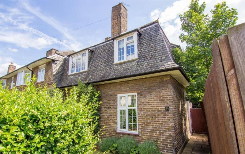 Room Huntingfield Road in Greater London