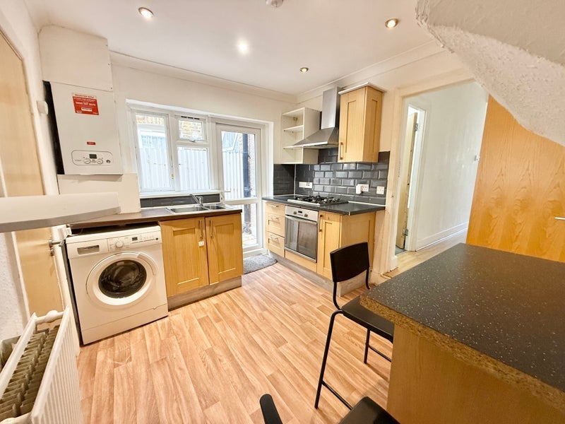 Room Clements Road in Greater London