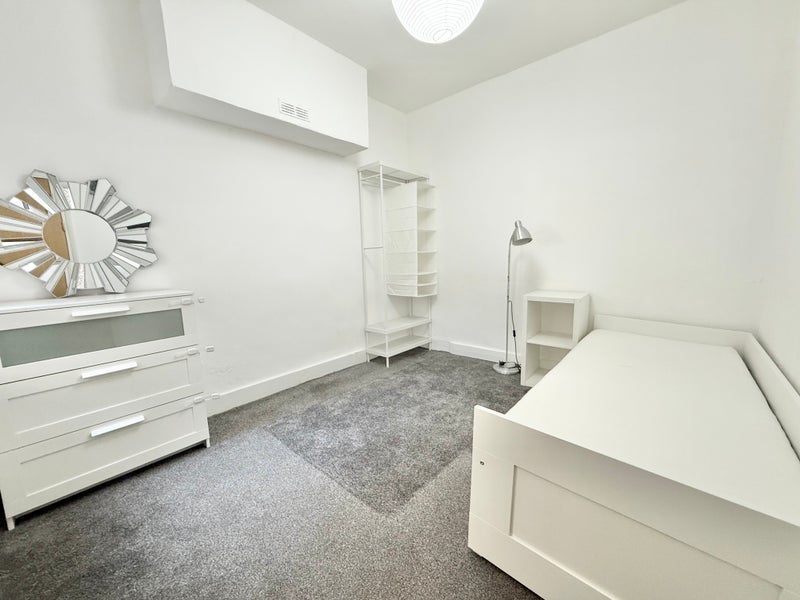 Room Clements Road in Greater London