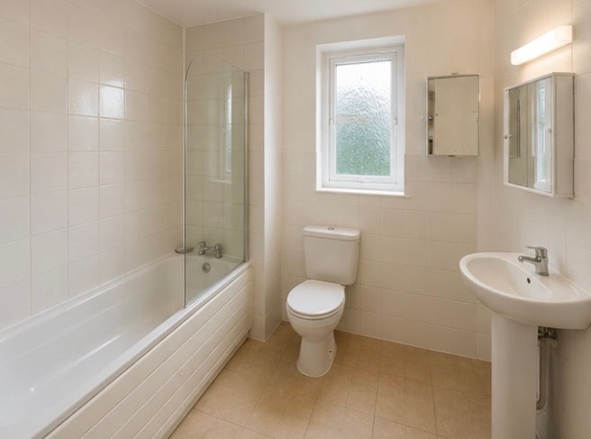 Flat Whittle Close in Greater London