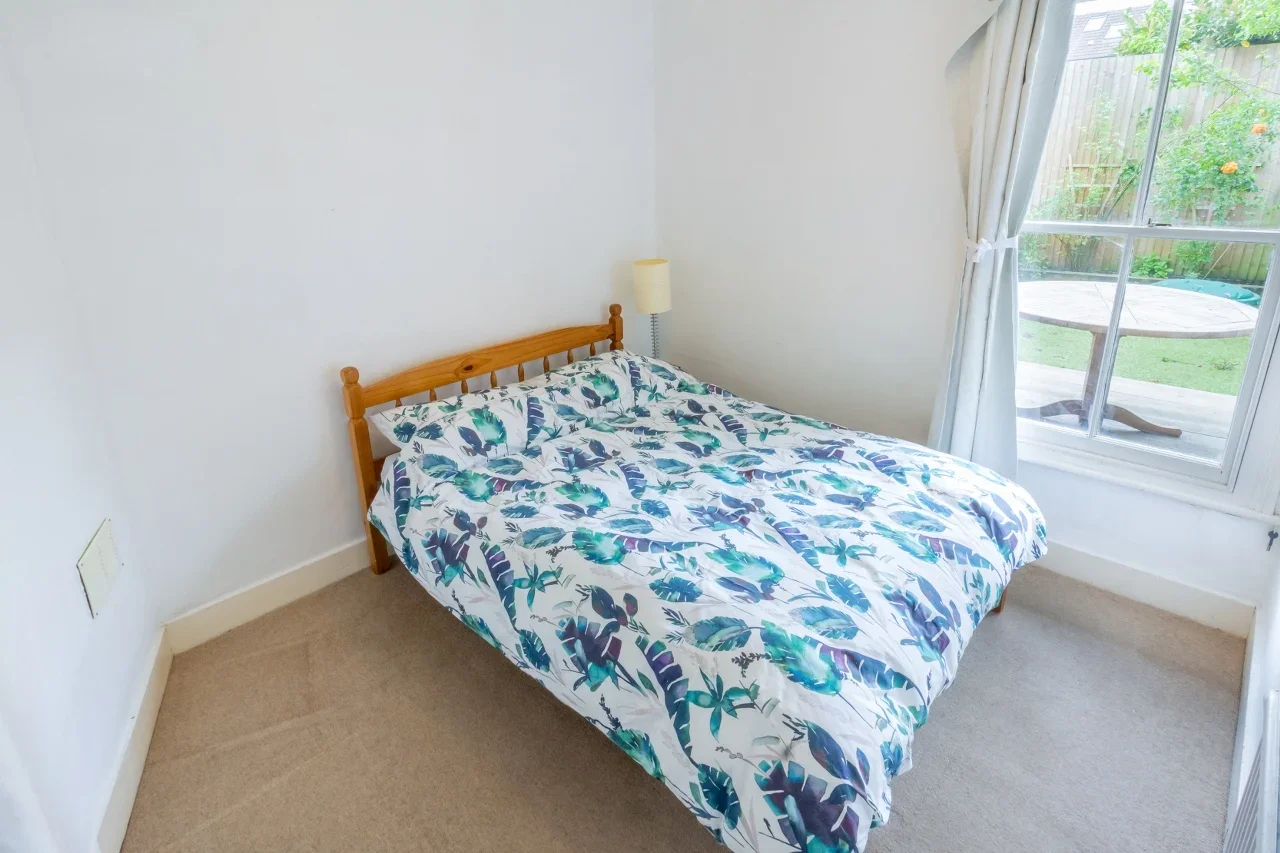 Flat Stapleton Road in Greater London