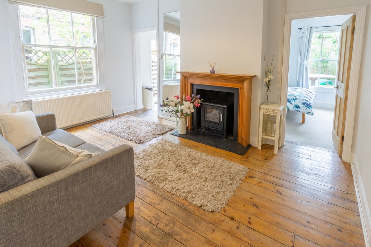 Flat Stapleton Road in Greater London