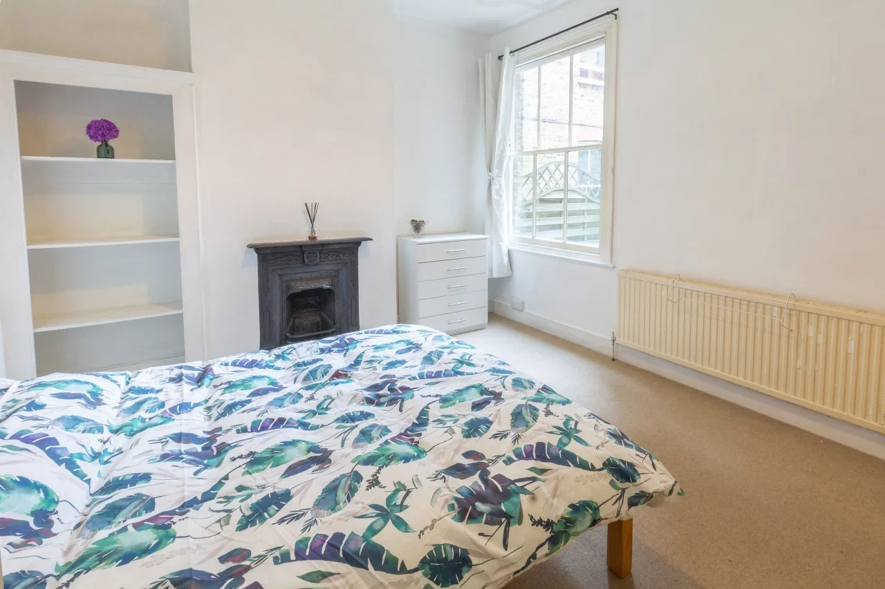 Flat Stapleton Road in Greater London